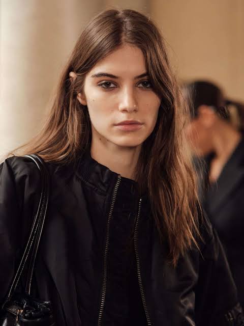 Air-Dried Waves With Layers — Low Maintenance Winter Haircuts