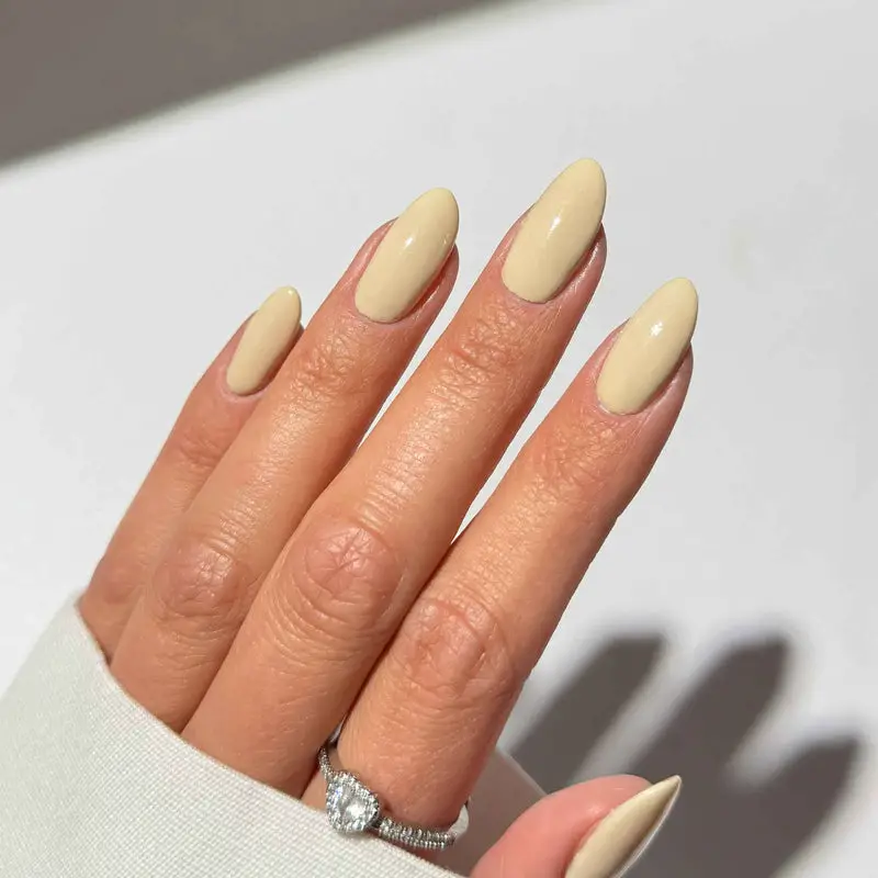 Light Beige-Yellow Glossy Almonds Light Beige-Yellow Glossy Almonds — Yellow Nail Designs