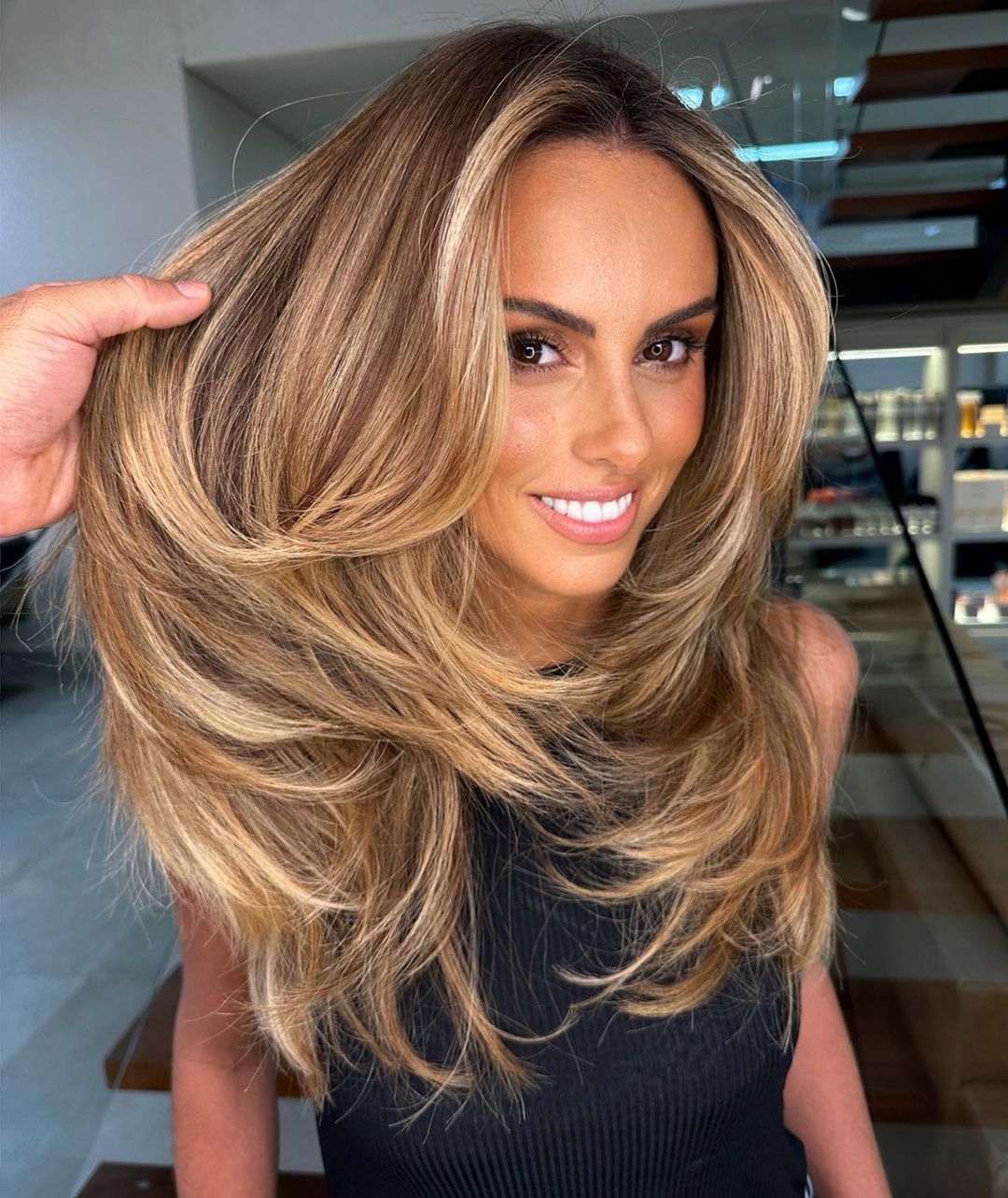 Not Visible Voluminous Layered Blonde Hair with Black Top Not Visible Voluminous Layered Blonde Hair with Black Top — Blonde Hair Colour