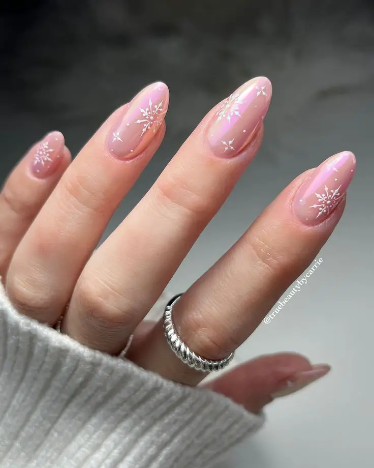 One Hand Pale Pink Shimmer with Snowflakes One Hand Pale Pink Shimmer with Snowflakes — Pastel Winter Nails