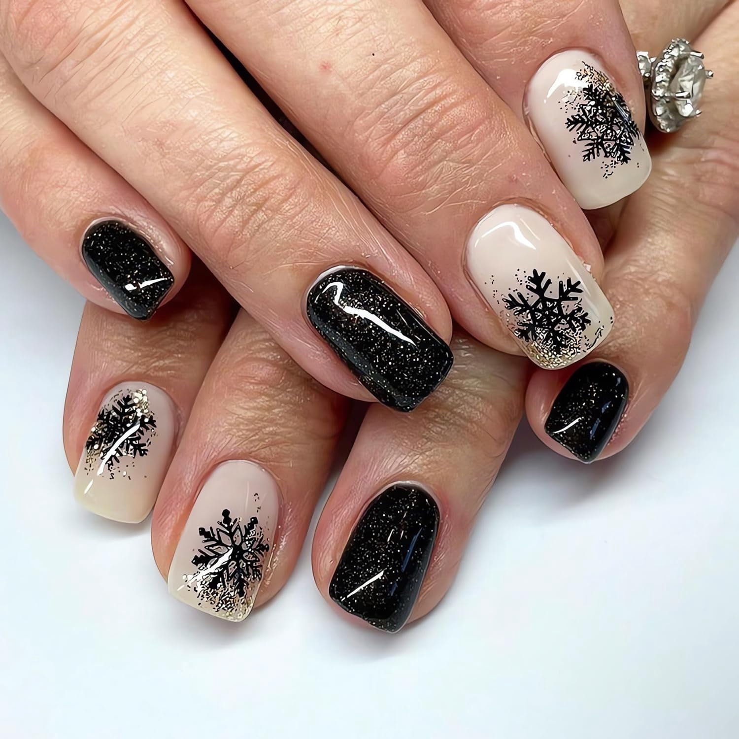 Black and Nude Snowflake Glitter Nails Black and Nude Snowflake Glitter Nails — Short Winter Square Nails