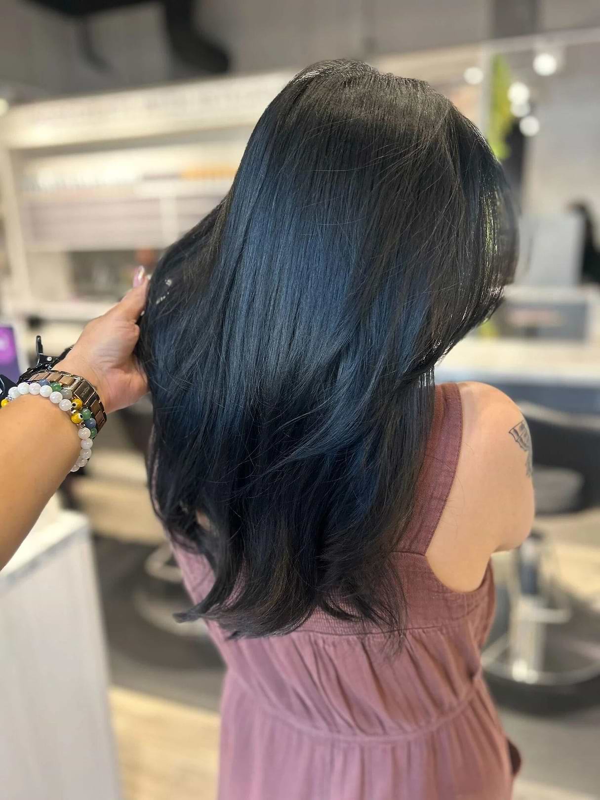 Collarbone Layered Blue Black Collarbone Layered Blue Black — Blue Black Hair