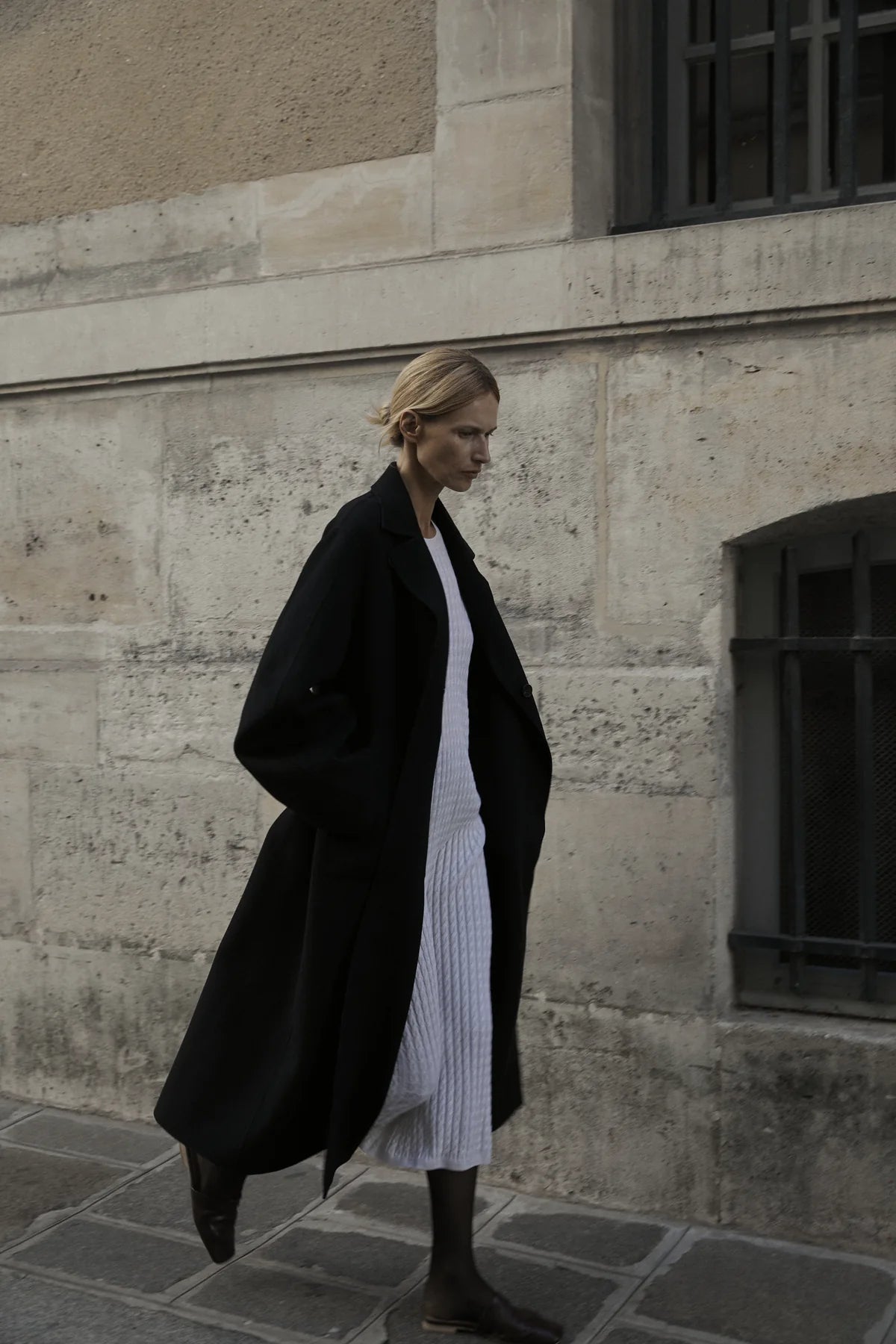 Chic Everyday Sophistication with a Relaxed Black Coat Chic Everyday Sophistication with a Relaxed Black Coat — Black Coat Outfits