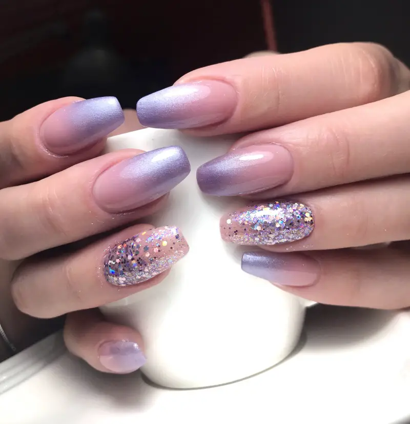 Lavender Glitter Ombre with Scattered Glitter Lavender Glitter Ombre with Scattered Glitter — Winter Ombre Nails