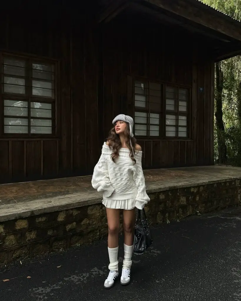 Oversized Knit Sweater with Pleated Mini Skirt and Sneakers Oversized Knit Sweater with Pleated Mini Skirt and Sneakers — Winter Skirt Outfits