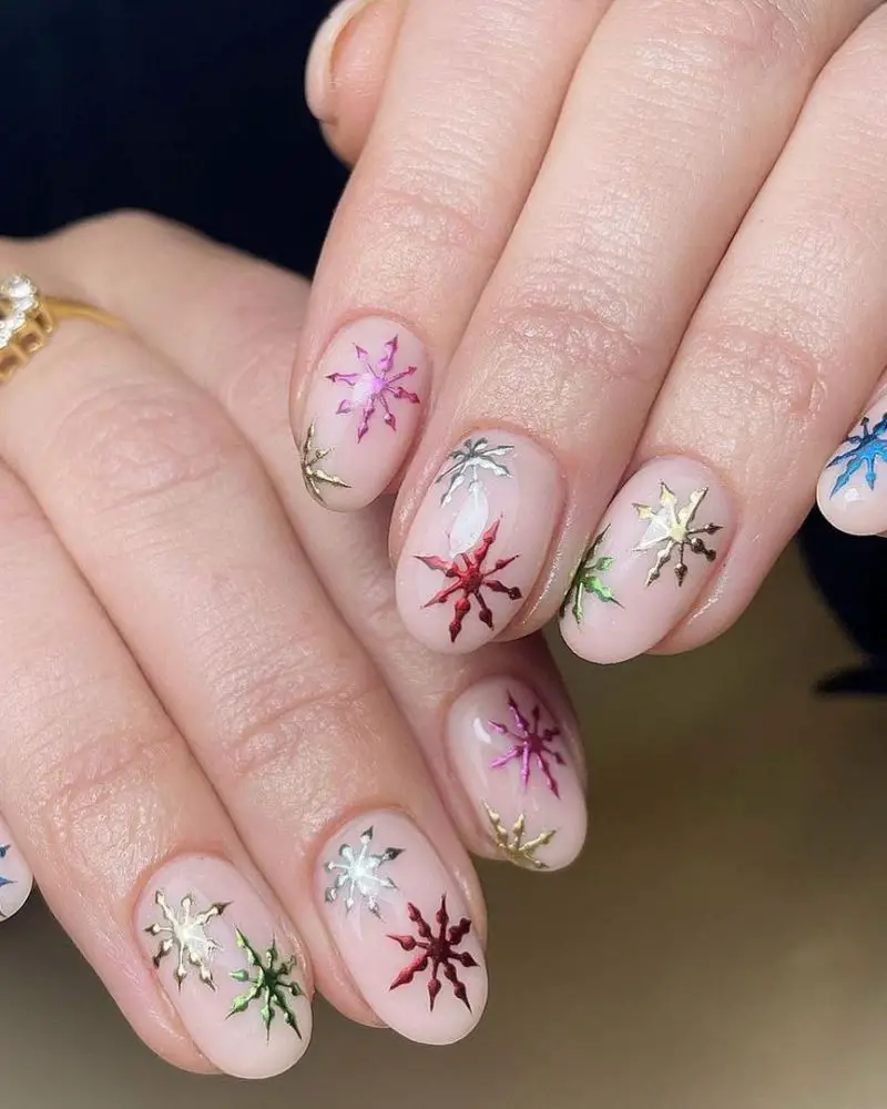Metallic Snowflake Decal Short Oval Nails Metallic Snowflake Decal Short Oval Nails — Snowflake Nails