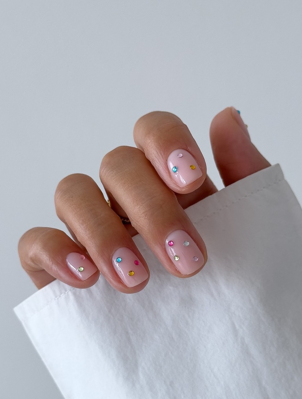 Small Scattered Rhinestones Visual Idea Small Scattered Rhinestones Visual Idea — Easy Nail Designs