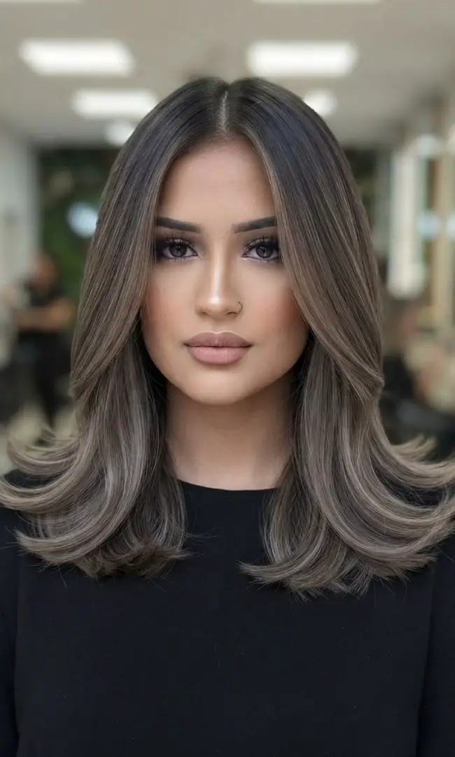 Collarbone Lob Flipped Ends Collarbone Lob Flipped Ends — Mushroom Brown Hair