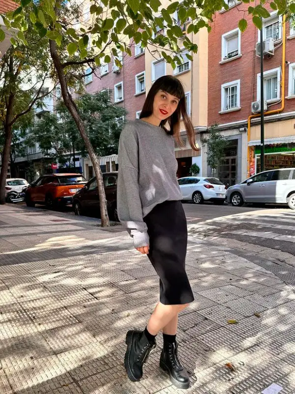 Casual Chic: Grey Sweatshirt with Black Midi Skirt Casual Chic: Grey Sweatshirt with Black Midi Skirt — Oversized Sweater Outfits