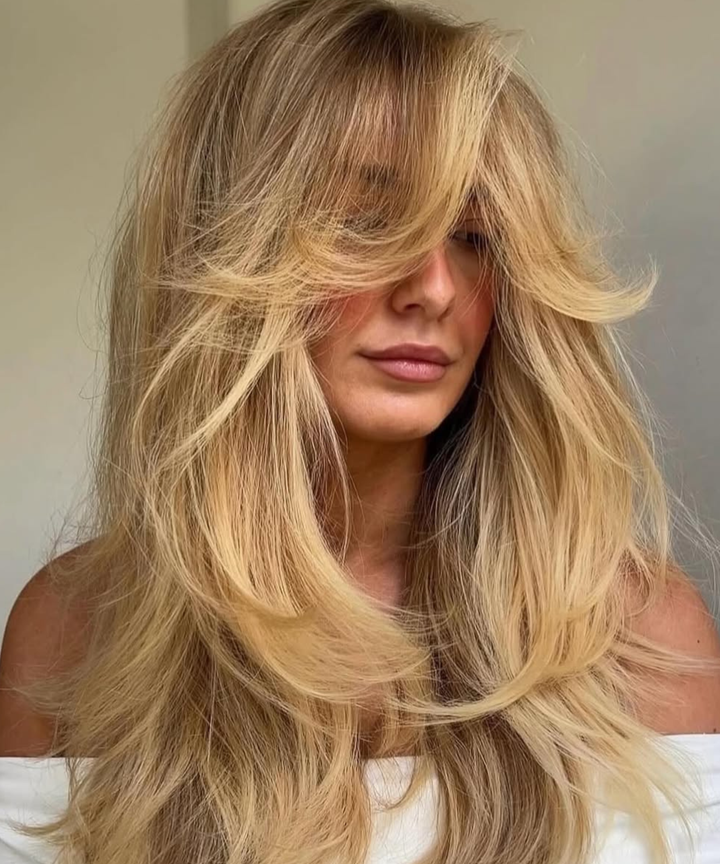 Collarbone Shag With Voluminous Layers Collarbone Shag With Voluminous Layers — Winter Haircuts for Wavy Hair