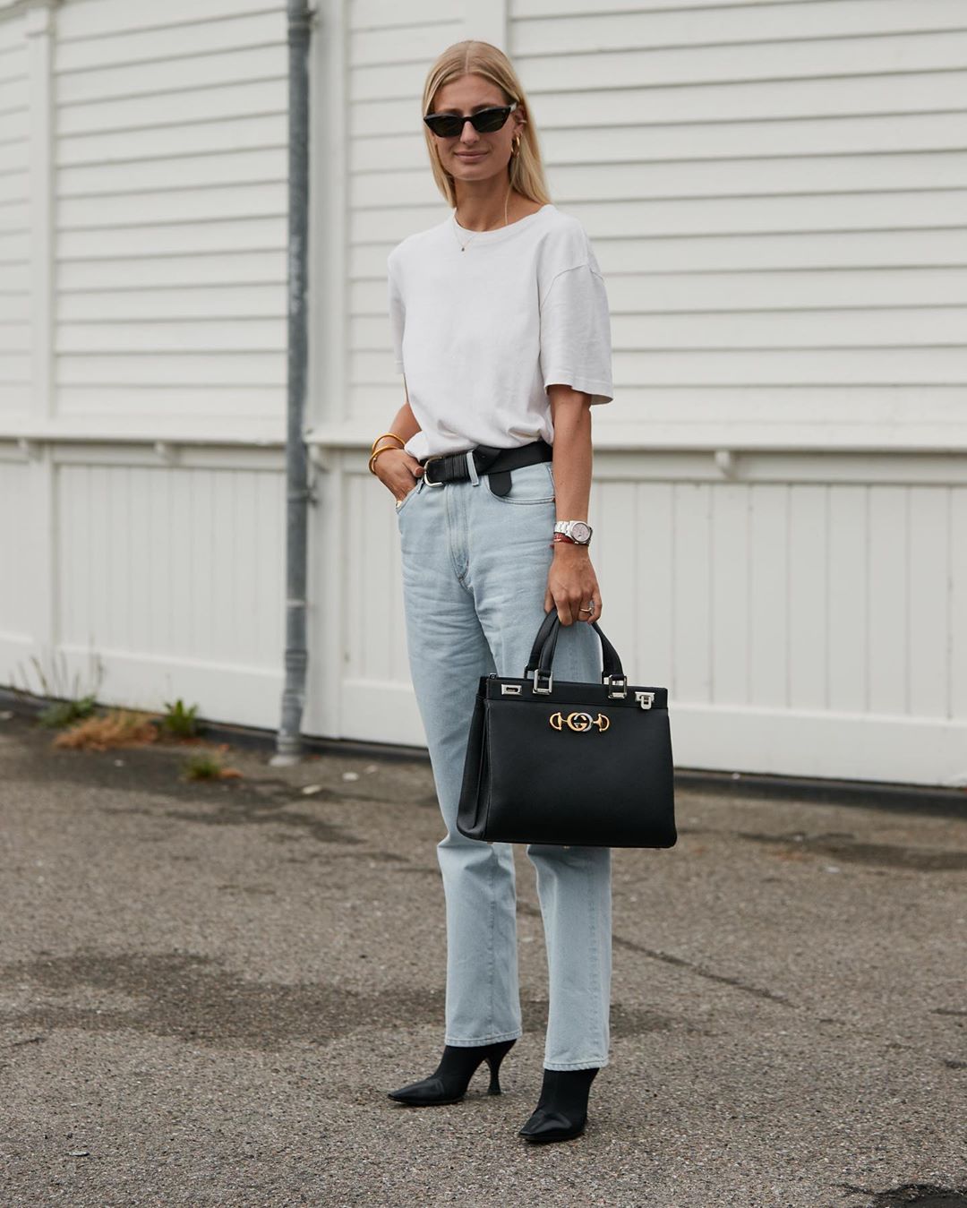 Black Pointed Boots with Tucked-In T-Shirt and Jeans Black Pointed Boots with Tucked-In T-Shirt and Jeans — Ankle Boots Outfits
