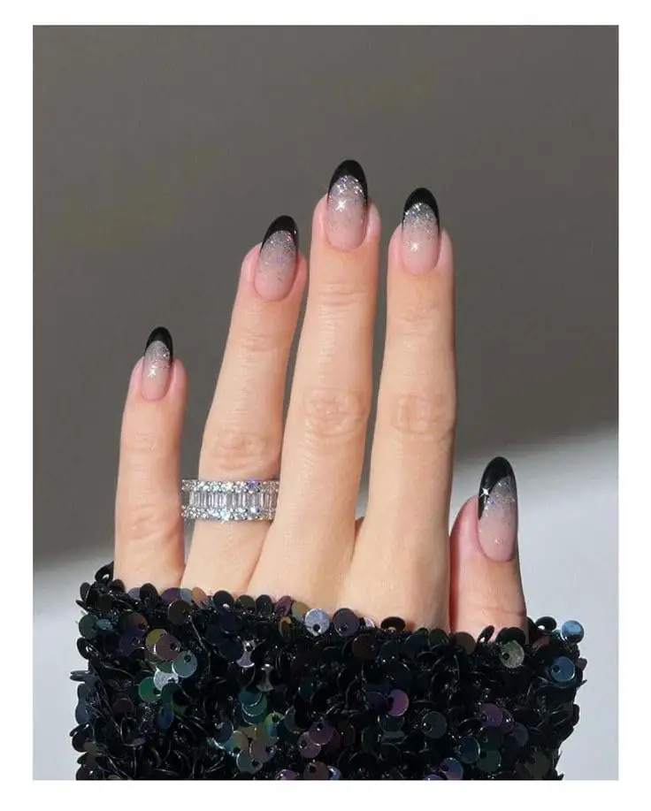 Medium Almond Black French with Glitter Gradient Medium Almond Black French with Glitter Gradient — Black Nail Ideas