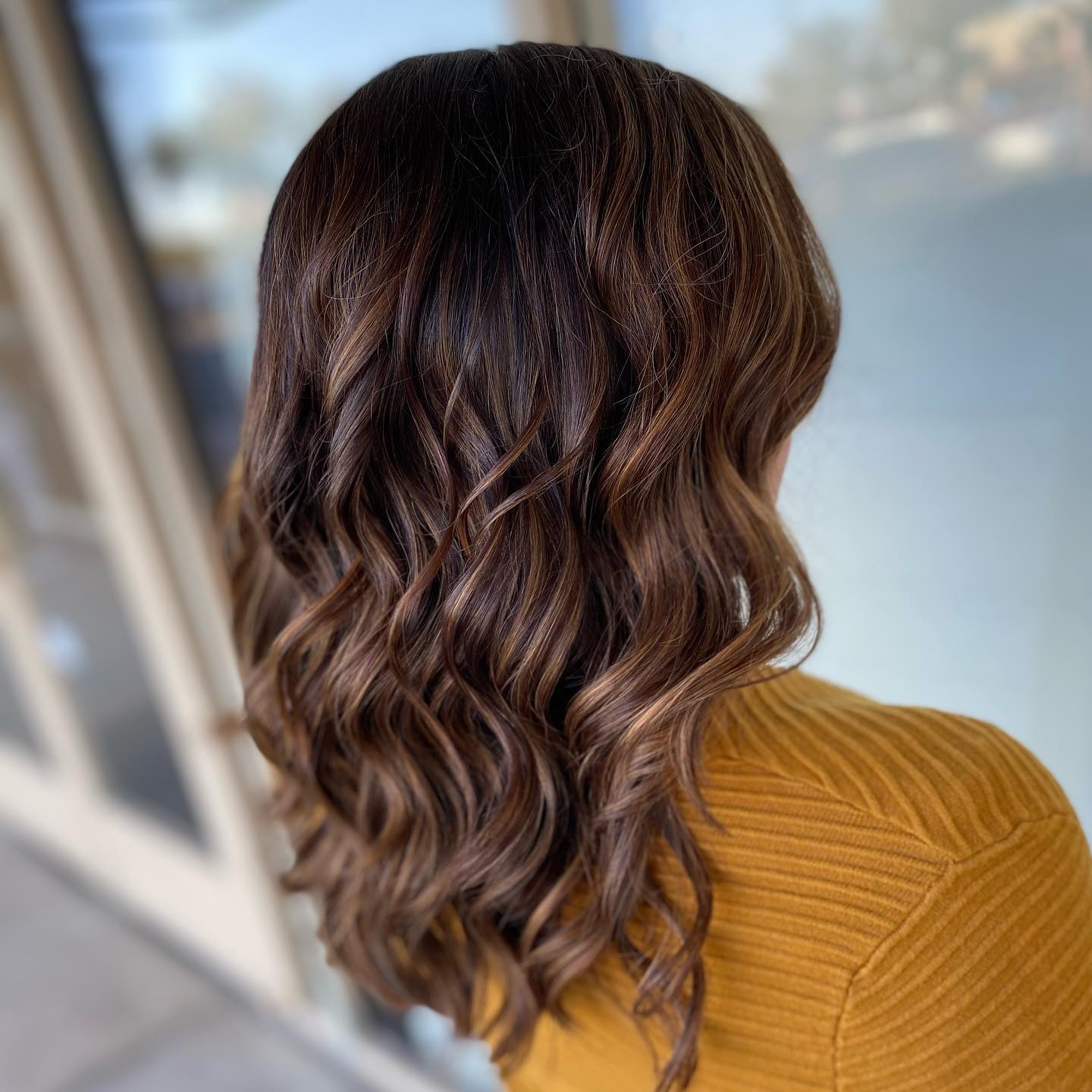 Long Layered Waves With Caramel Highlights — Aesthetic Winter Hairstyles