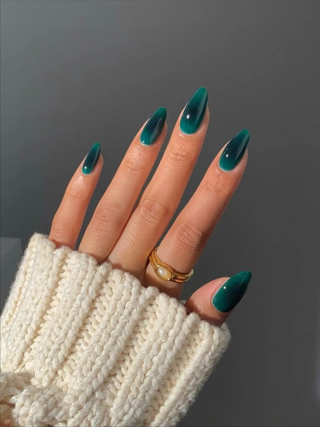 Mixed Finish Holiday Motifs Mixed Finish Holiday Motifs — Winter Ombre Nails