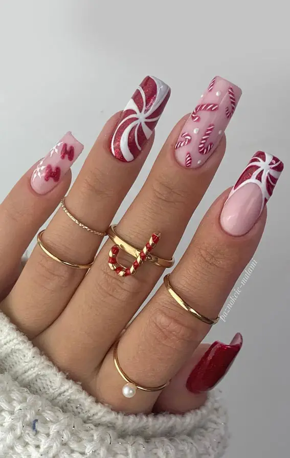 Christmas Candy Cane Stripe Nails Christmas Candy Cane Stripe Nails — Winter Square Nails