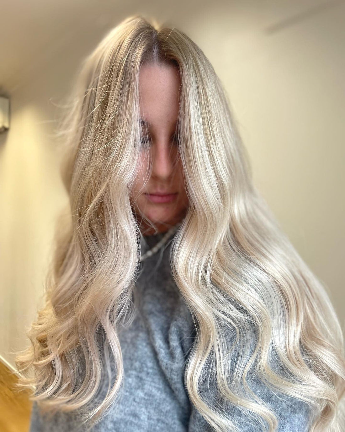 Ash Blonde With Platinum Highlights Ash Blonde With Platinum Highlights — Fall to Winter Hair Colors