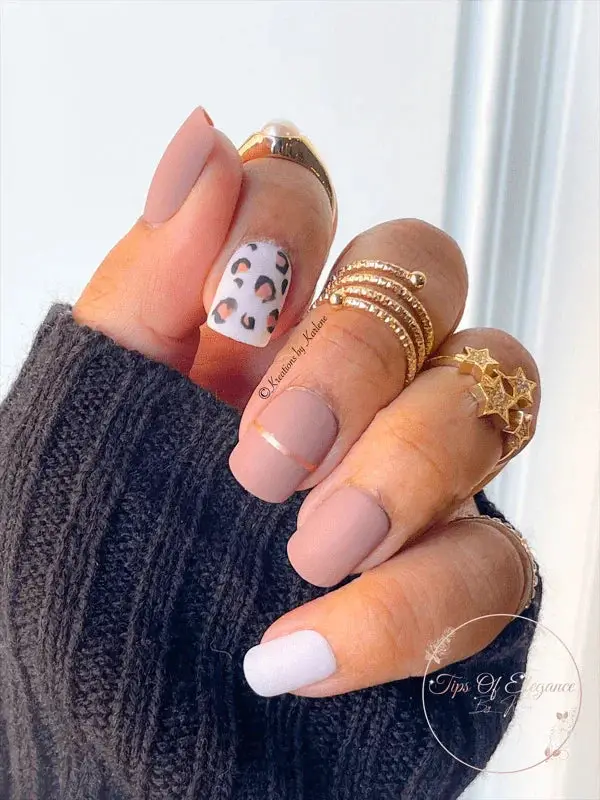 Matte Glossy Accent Line Visual Idea Matte Glossy Accent Line Visual Idea — Winter Nude Nails