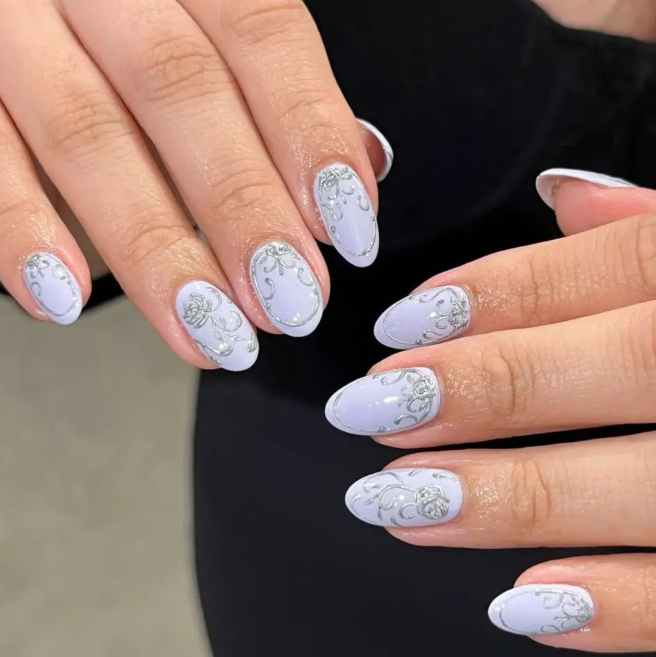 Delicate Silver Filigree on Pale Lavender Delicate Silver Filigree on Pale Lavender — Cute Winter Nails
