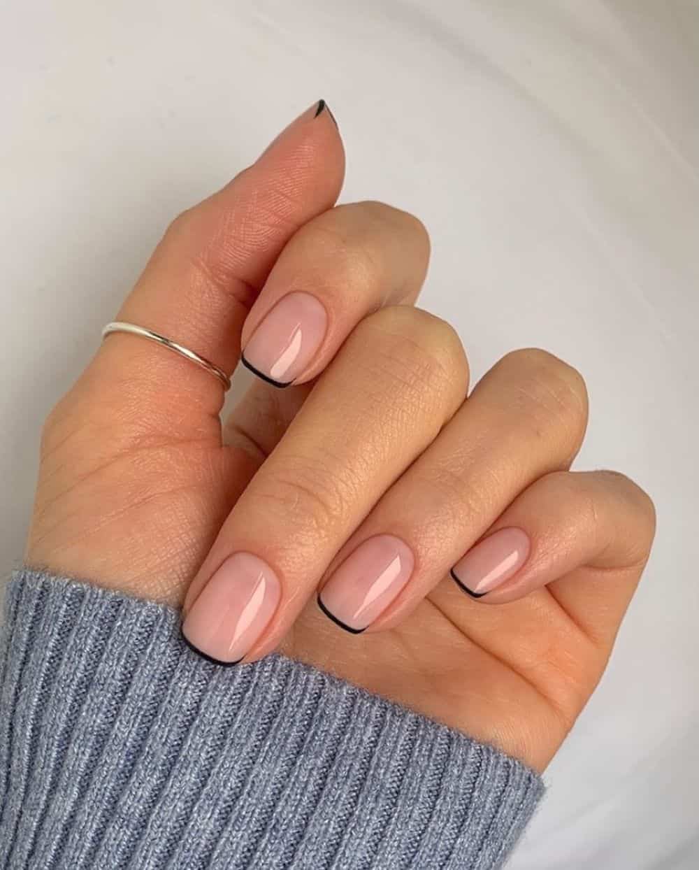 Chic Black French Tip Minimalism Chic Black French Tip Minimalism — Short Winter Nails