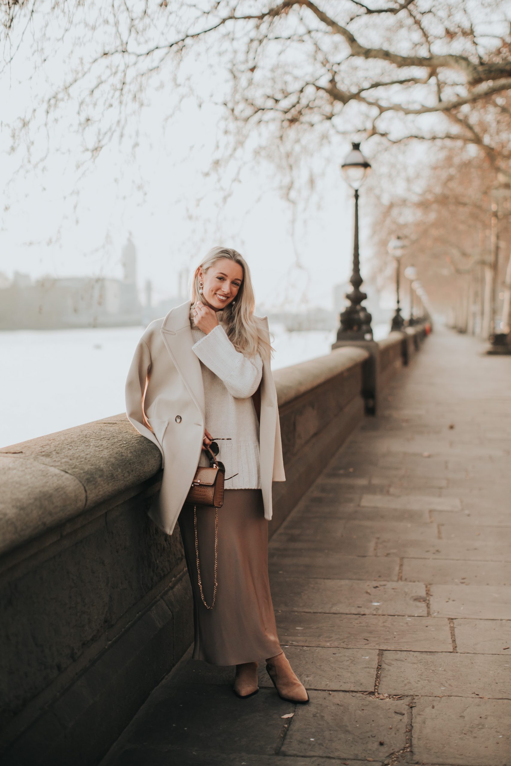 Cream Chunky Knit Sweater with Draped Coat Cream Chunky Knit Sweater with Draped Coat — Early Winter Outfits