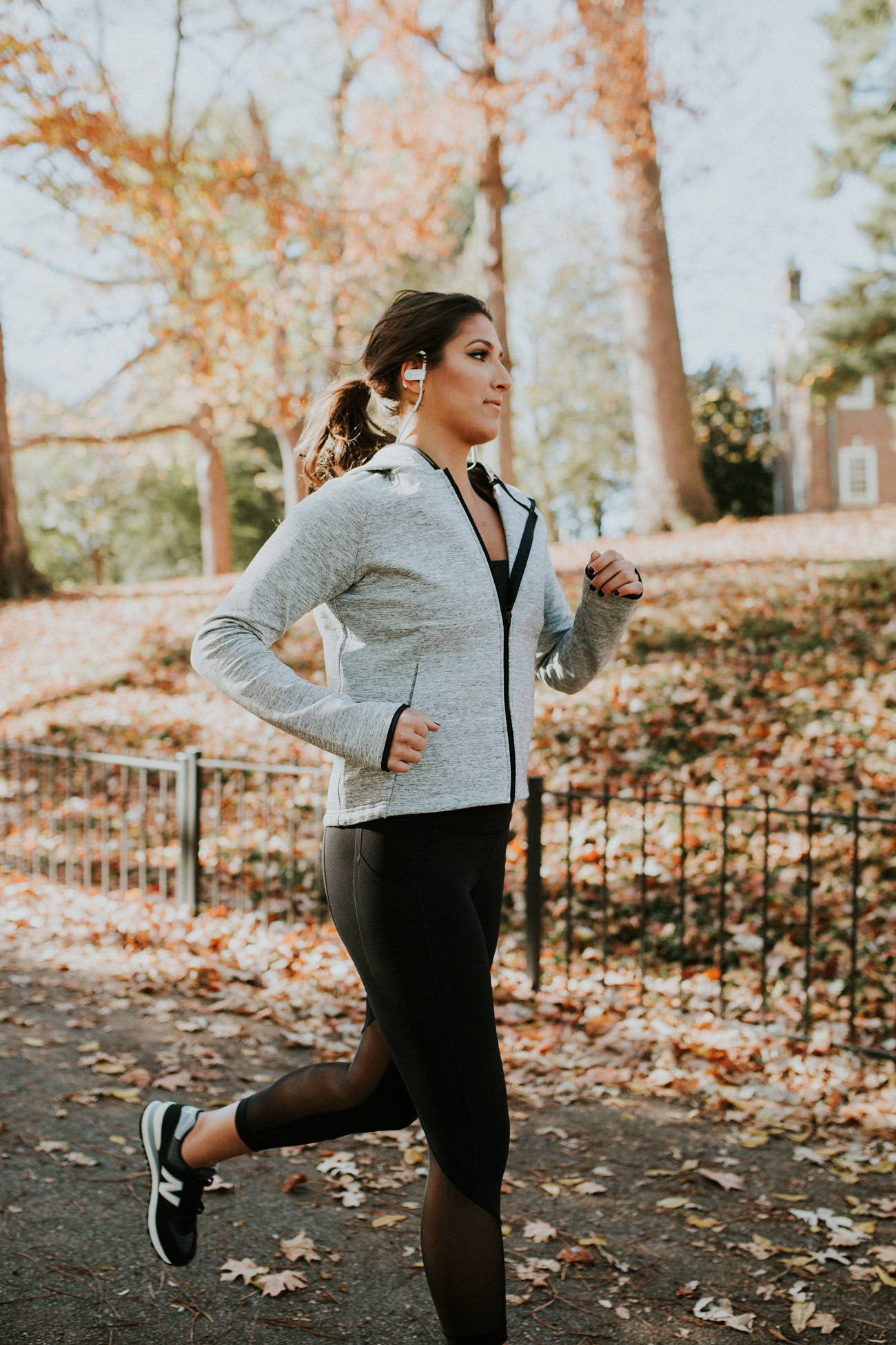 Grey Zip-Up Hoodie for Workout Athleisure Grey Zip-Up Hoodie for Workout Athleisure — Winter Athleisure Outfits
