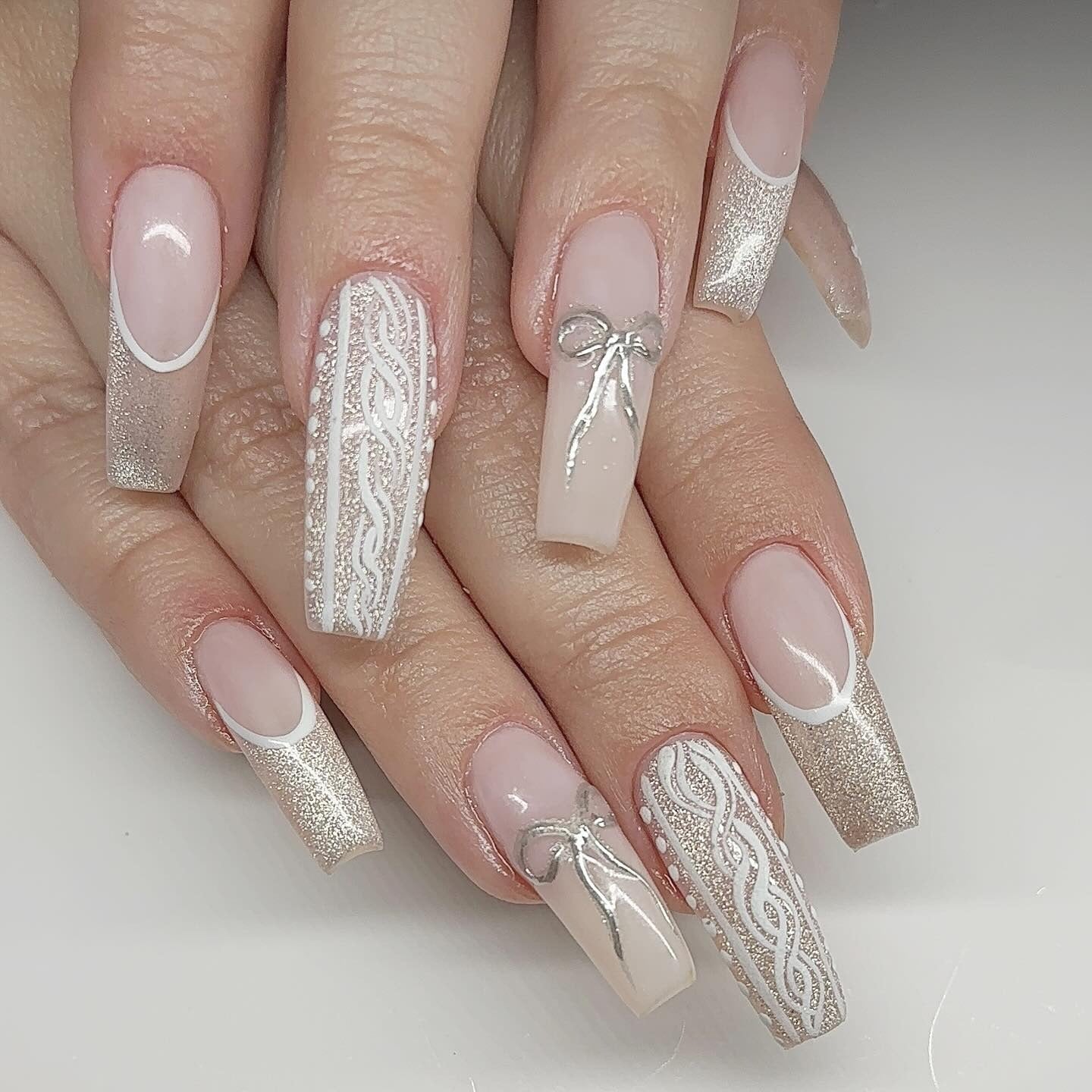 Cable Knit Glitter Bow Coffin Nails Cable Knit Glitter Bow Coffin Nails — Long Winter Nails