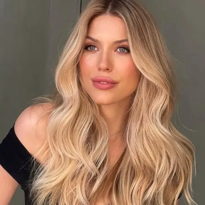Collarbone Layers Ash Blonde Balayage Collarbone Layers Ash Blonde Balayage — Winter Balayage