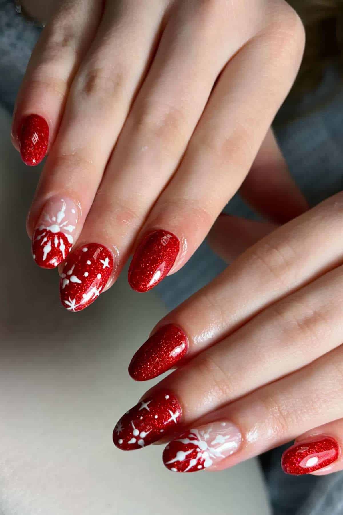 Glittery Glossy Sparkling Red Glitter Oval Nails Glittery Glossy Sparkling Red Glitter Oval Nails — Winter Acrylic Nails