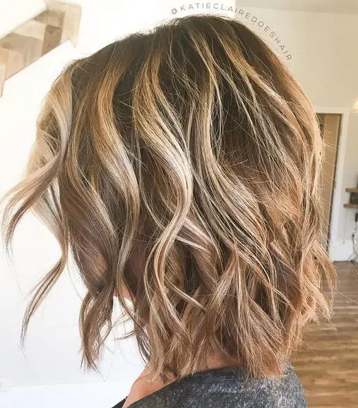 Chin Dark Brown Bob With Blonde Balayage Chin Dark Brown Bob With Blonde Balayage — Reverse Balayage