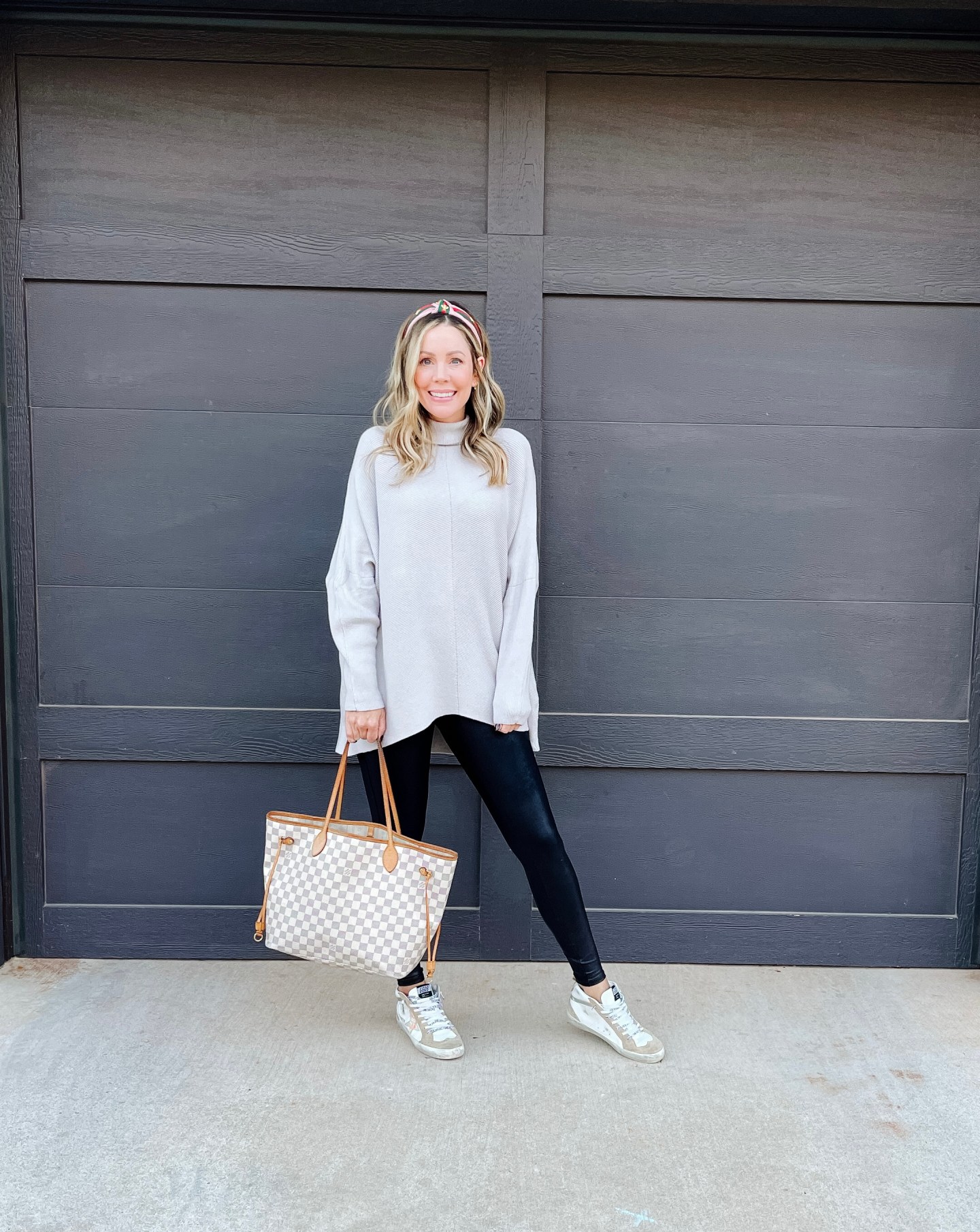 Effortless Athleisure: Light Grey Sweater with Leggings Effortless Athleisure: Light Grey Sweater with Leggings — Oversized Sweater Outfits