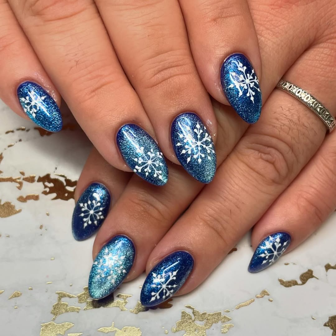 Deep Blue Glitter with Snowflake Accents Deep Blue Glitter with Snowflake Accents — Winter Glitter Nails