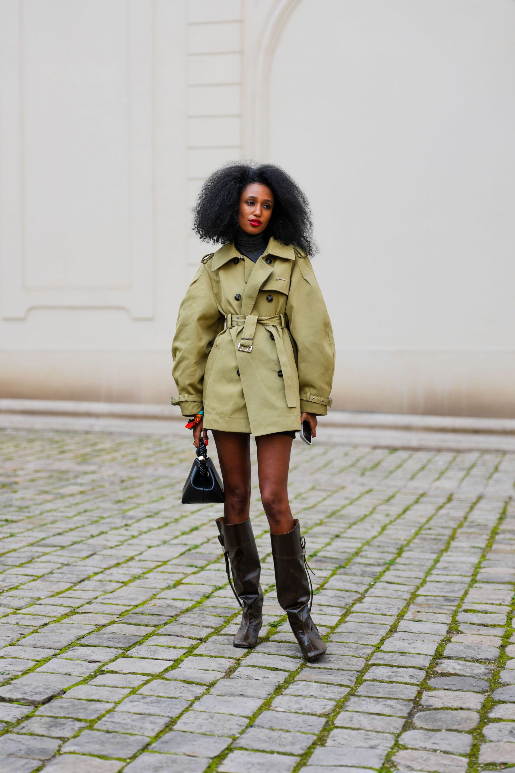Street Style Chic Outfit Idea Street Style Chic Outfit Idea — Brown Boots Outfits