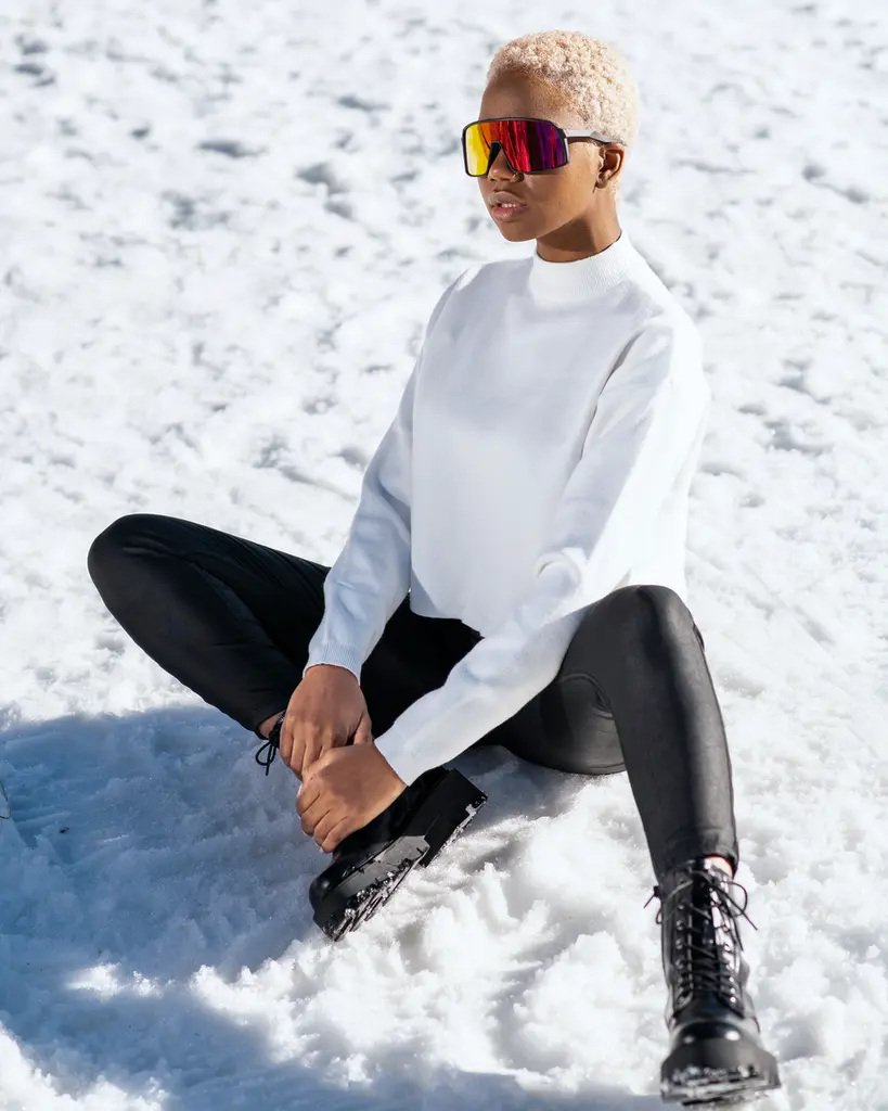 Monochromatic Edge: White Sweater with Faux Leather Leggings Monochromatic Edge: White Sweater with Faux Leather Leggings — Aesthetic Winter Outfits