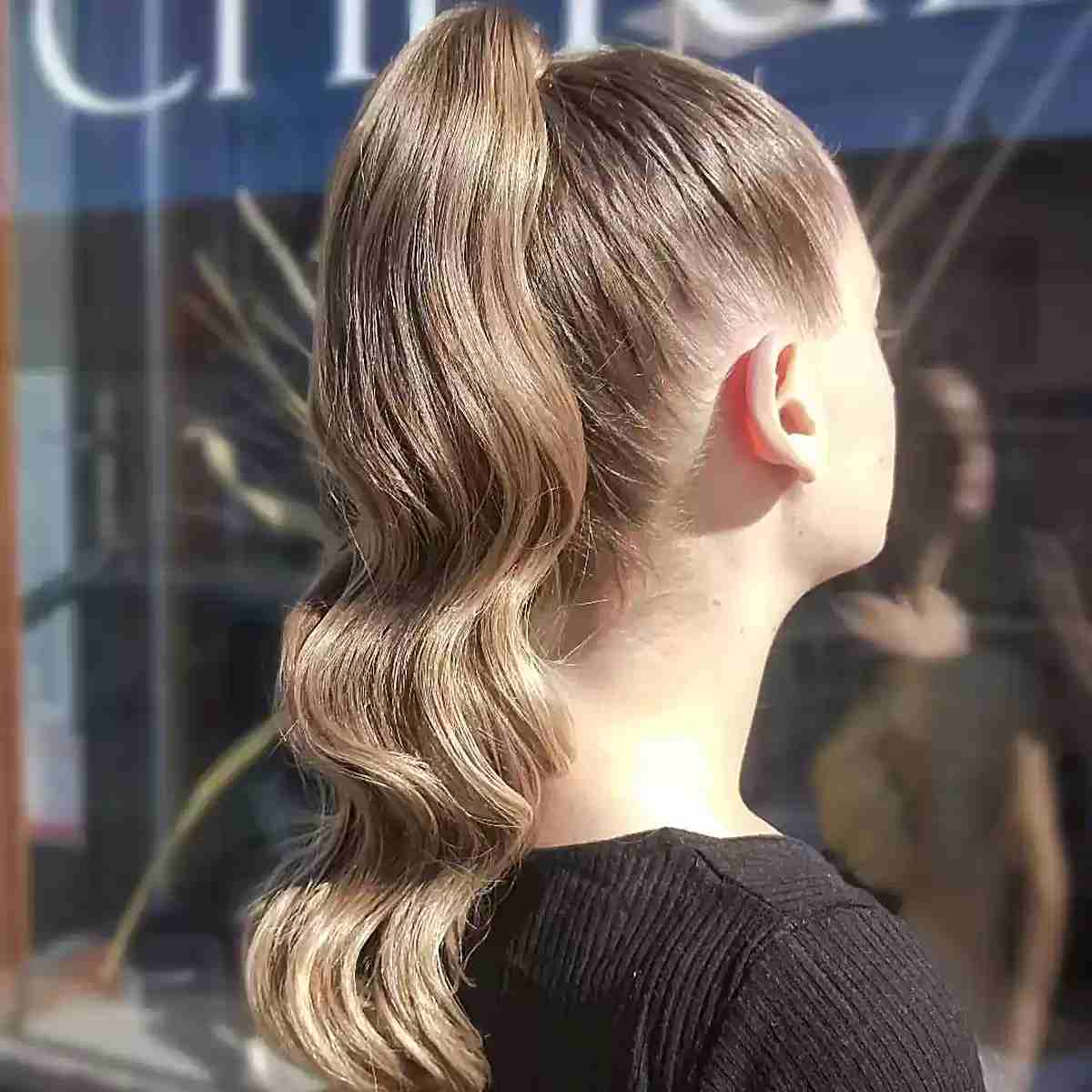 Deep Waves Ash Blonde Ponytail — Winter Hairstyles for School