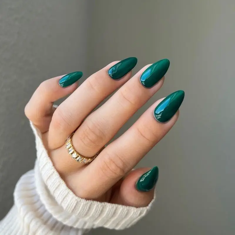 Medium Almond Solid Glossy Emerald Medium Almond Solid Glossy Emerald — Emerald Green Nails