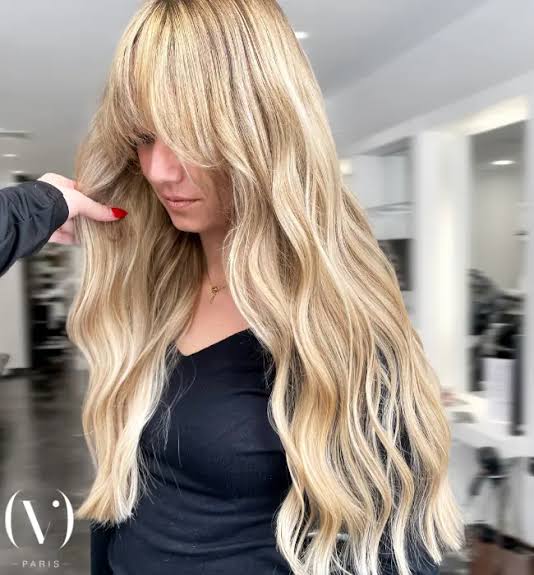 Long Wavy Ash Blonde With Platinum Highlights Long Wavy Ash Blonde With Platinum Highlights — Icy Blonde Hair