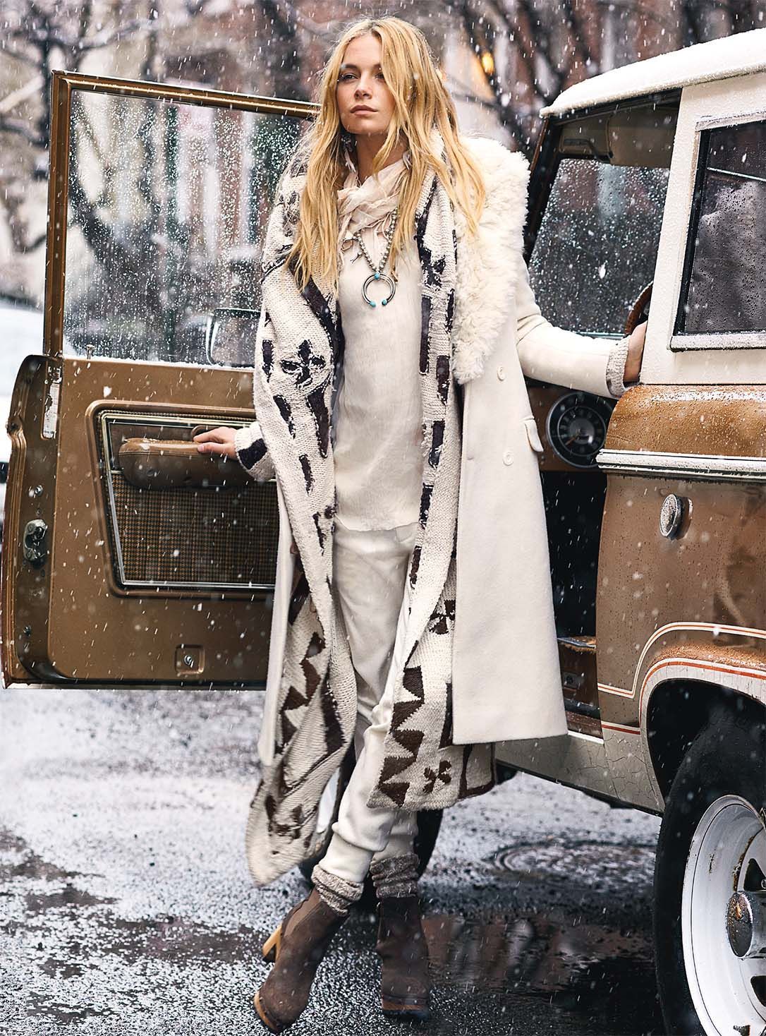 Boho Winter Layering with Fur-Trimmed Coat and Cardigan Boho Winter Layering with Fur-Trimmed Coat and Cardigan — Boho Winter Outfits