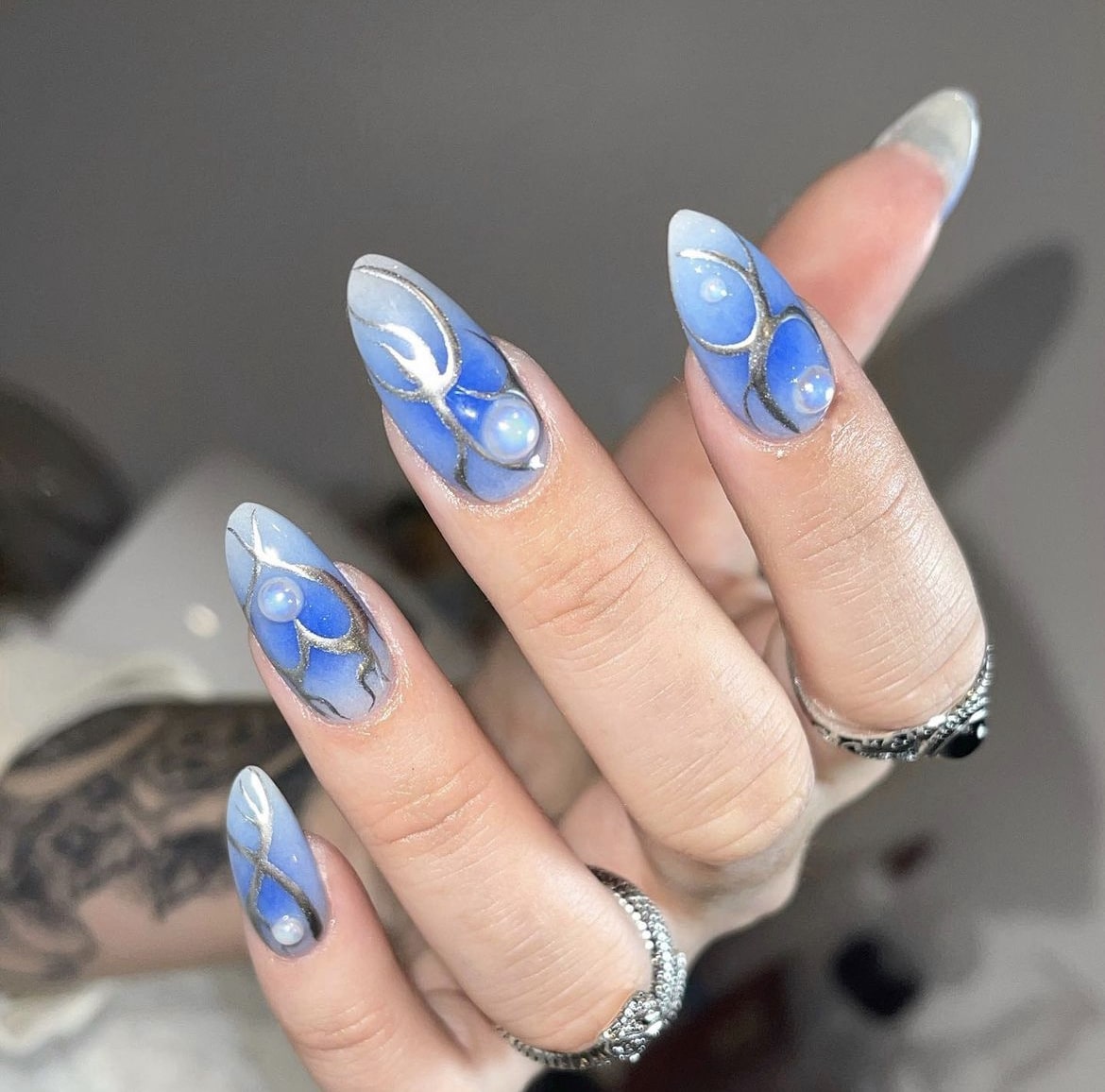 Blue Gradient Swirls with Pearls Blue Gradient Swirls with Pearls — Nail Art Ideas