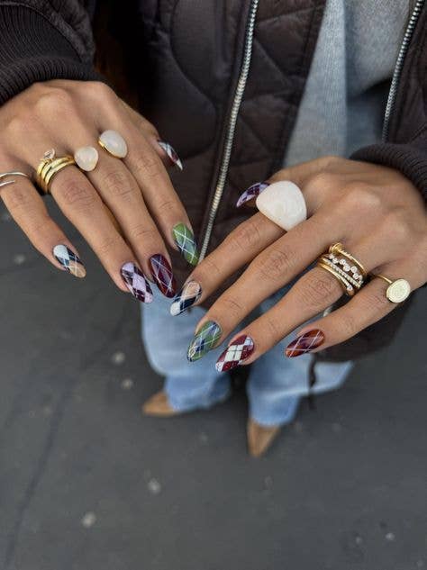 Medium Almond Argyle Patterns — Winter Nail Art