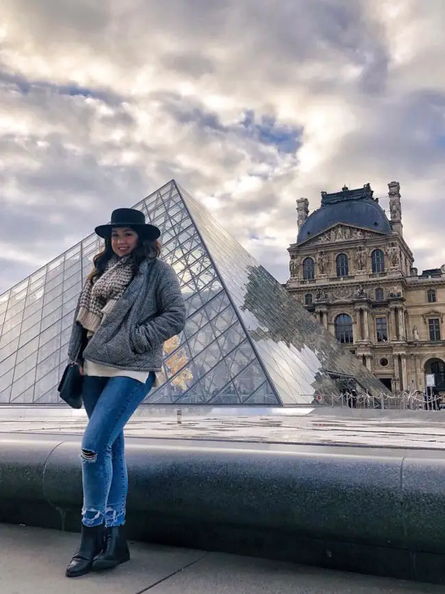 Patterned Grey Jacket over Beige Sweater with Ripped Jeans Patterned Grey Jacket over Beige Sweater with Ripped Jeans — Paris Winter Outfits