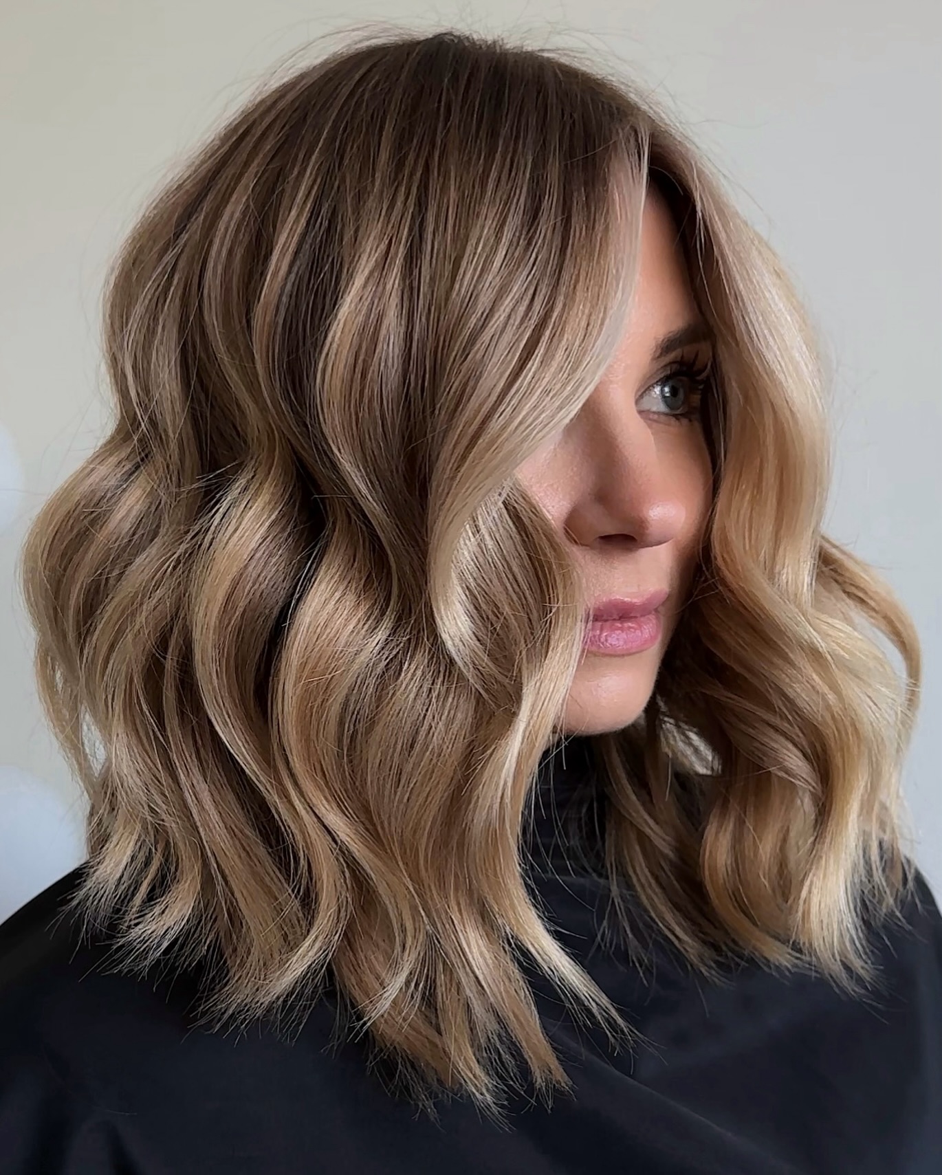 Beige Blonde Lob With Darker Lowlights and Highlights Beige Blonde Lob With Darker Lowlights and Highlights — Lowlights for Blonde Hair