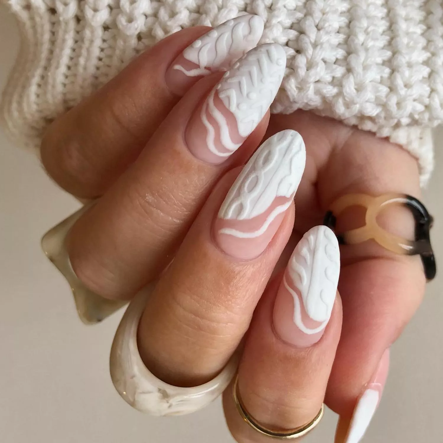 Textured Knit and Wavy Line Nails Textured Knit and Wavy Line Nails — Winter Nail Designs