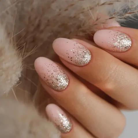 Pale Pink Silver Glitter Ombré Oval Nails Pale Pink Silver Glitter Ombré Oval Nails — Simple Winter Nails