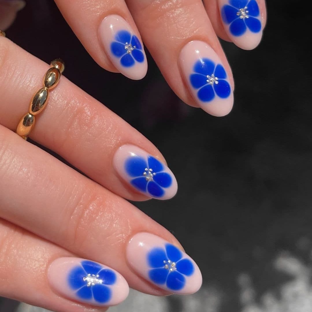 Blue Floral Glitter Center Almonds Blue Floral Glitter Center Almonds — Trendy Almond Nail Designs