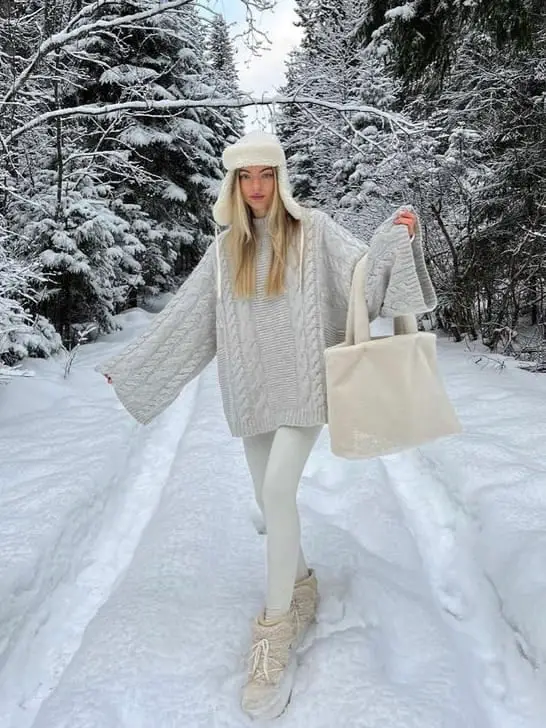 Oversized Cable-Knit Poncho for a Cozy, Relaxed Winter Shoot — Winter Photoshoot Outfits