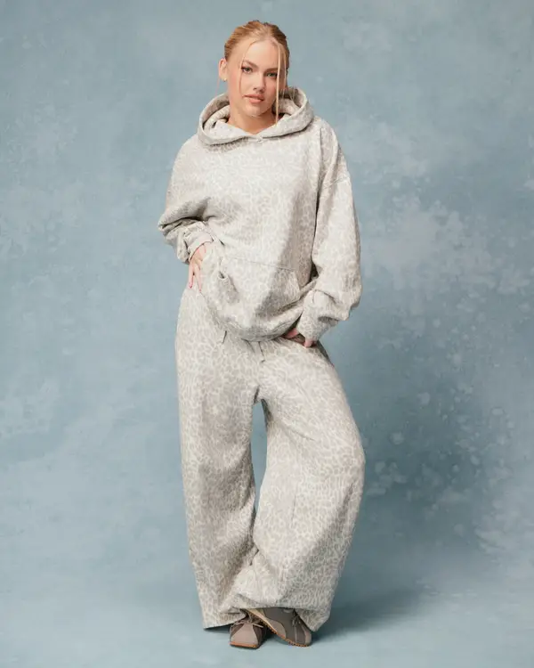 Grey Leopard Print Sweatpants with Oversized Hoodie Grey Leopard Print Sweatpants with Oversized Hoodie — Sweatpants Outfits