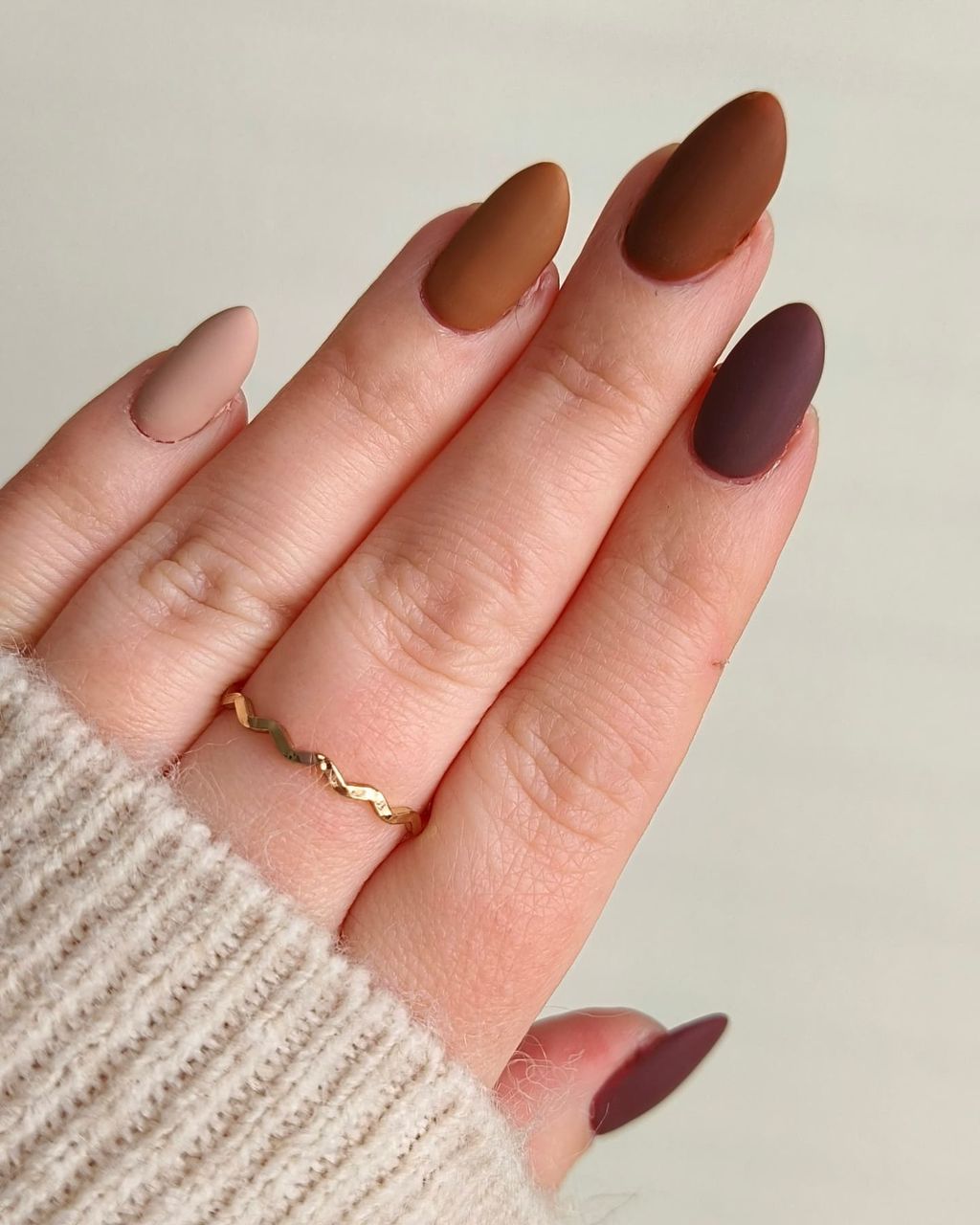 Medium Stiletto Warm Matte Neutrals Medium Stiletto Warm Matte Neutrals — Winter Matte Nails