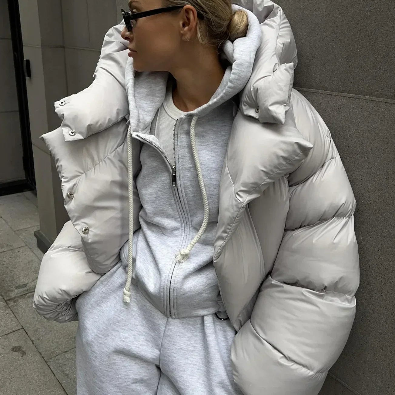 Oversized Light Grey Puffer with Hoodie Oversized Light Grey Puffer with Hoodie — Winter Puffer Jacket Outfits