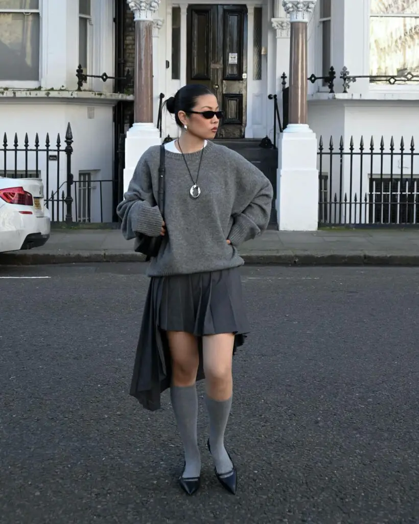 Grey Oversized Sweater, Pleated Mini Skirt, and Knee-High Socks Grey Oversized Sweater, Pleated Mini Skirt, and Knee-High Socks — Winter to Spring Transition Outfits