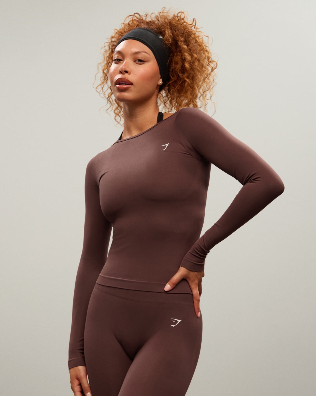 Brown Seamless Set for a Streamlined Workout — Winter Workout Outfits